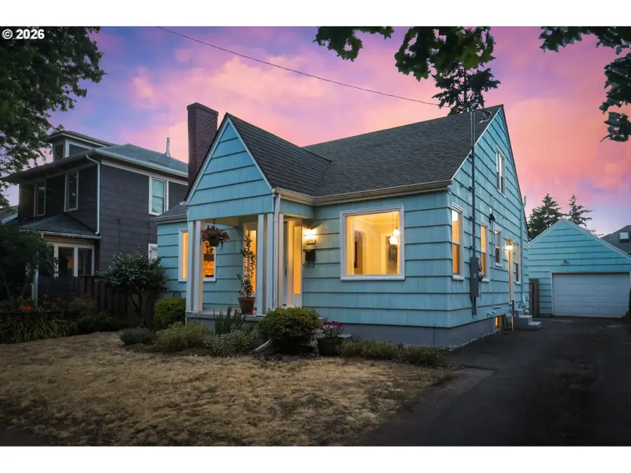 1033 NE Ainsworth St, Portland, OR 97211 - #3