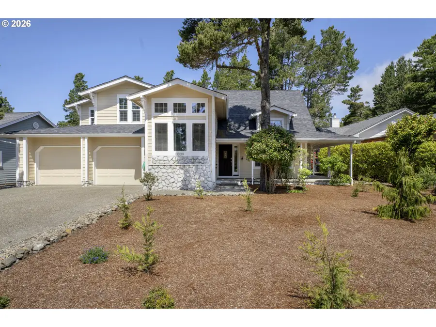 1009 Royal Saint Georges Dr, Florence, OR 97439 - #3