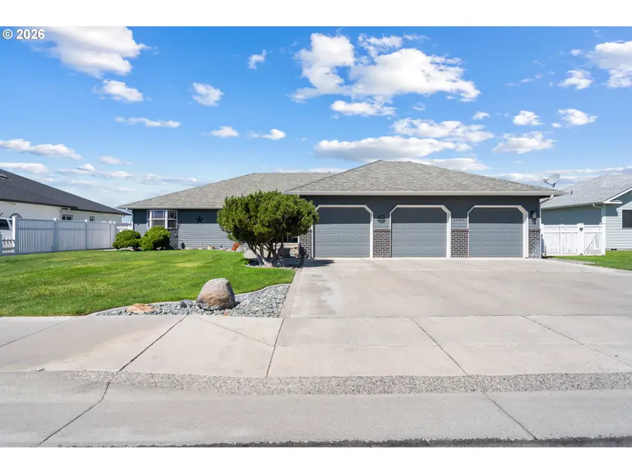 1020 SW 19th Ct, Hermiston, OR 97838 - #2