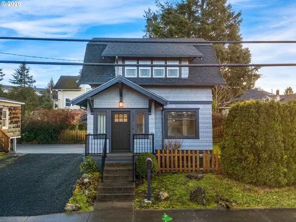 1334 8th St, Astoria, OR 97103