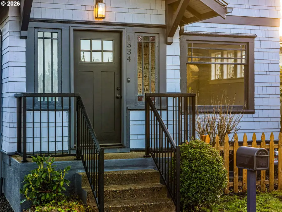 1334 8th St, Astoria, OR 97103 - Image #3