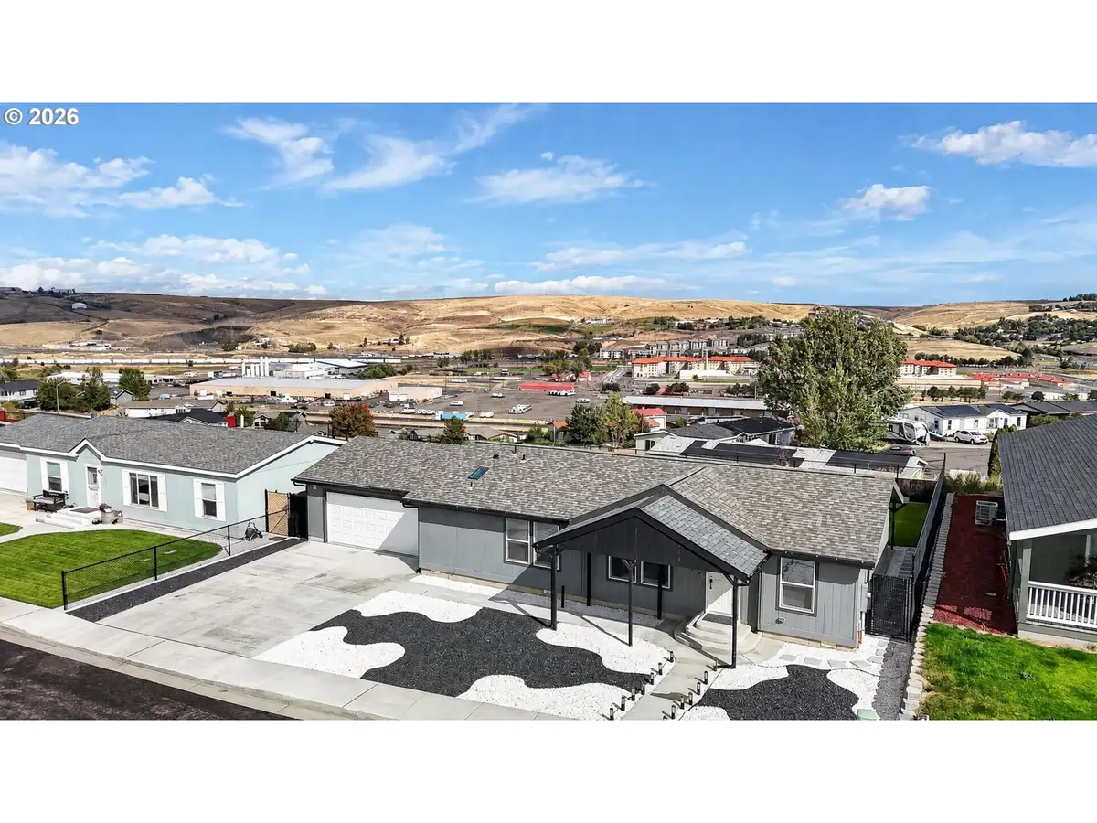 3033 SW Terrace Dr, Pendleton, OR 97801 - #1