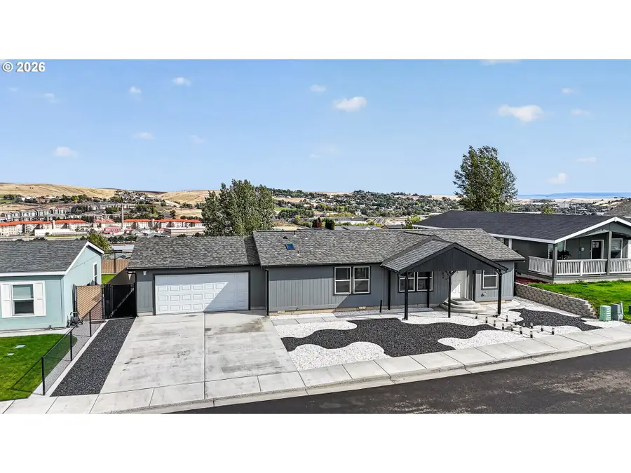 3033 SW Terrace Dr, Pendleton, OR 97801 - #3
