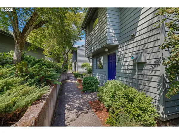 4441 Fox Hollow Rd #7, Eugene, OR 97405