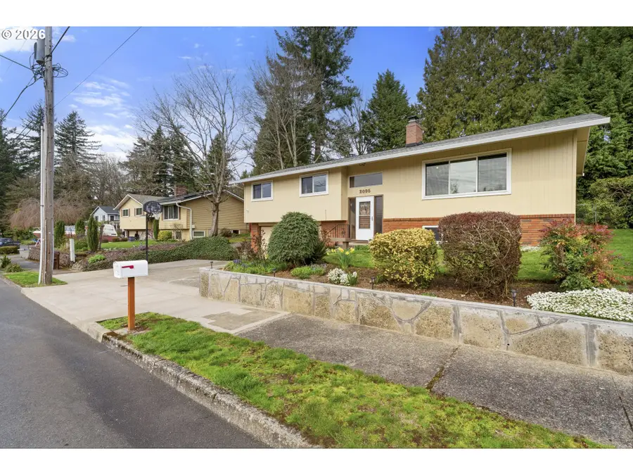 2095 NW 3rd St, Gresham, OR 97030 - #3