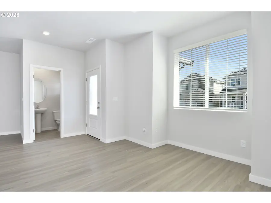 1233 Parkside Ave, Woodburn, OR 97071 - #2