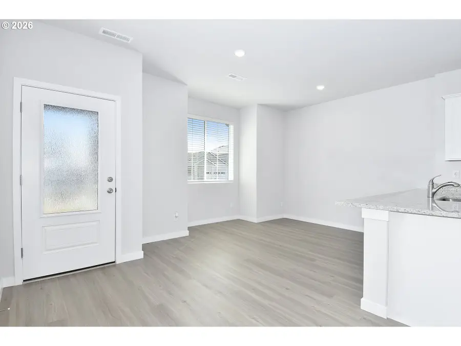 1233 Parkside Ave, Woodburn, OR 97071 - #3