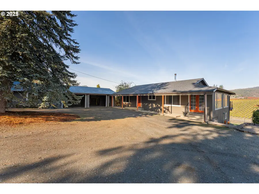 411 Woodland Dr, Winston, OR 97496 - Image #2