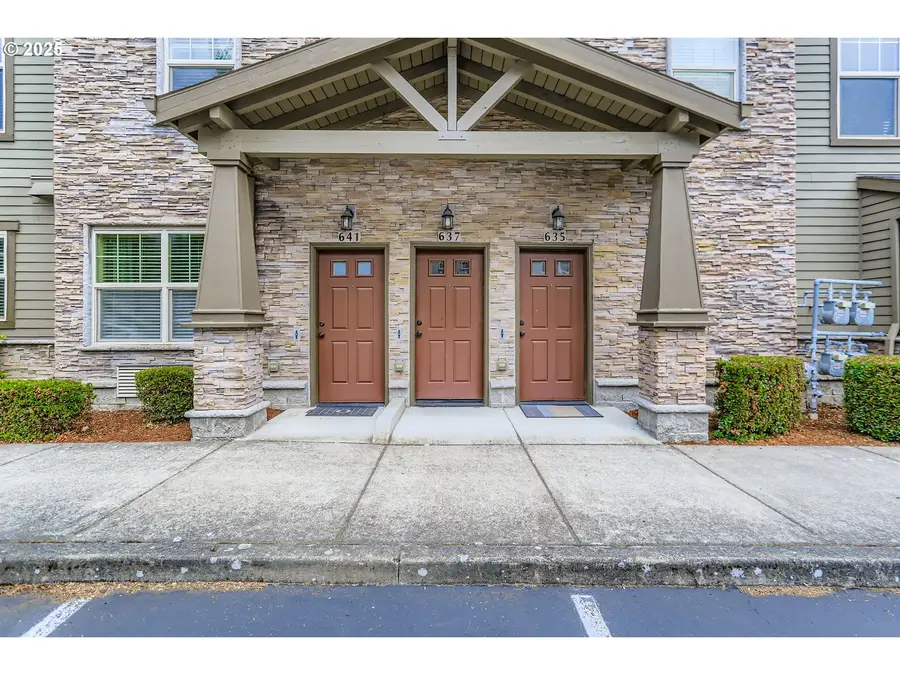 637 NE Garswood Ln, Hillsboro, OR 97006 - Image #2