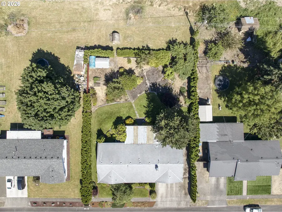 492 N Larch Ave, Stayton, OR 97383 - #3