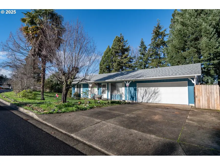 2020 Del Mar Dr, Roseburg, OR 97471 - Image #2