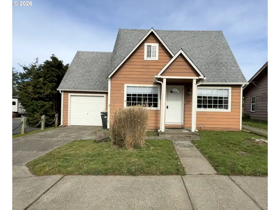 945 2nd St, Bandon, OR 97411 - #2