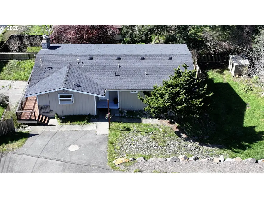 1214 Ransom Ave, Brookings, OR 97415 - #2