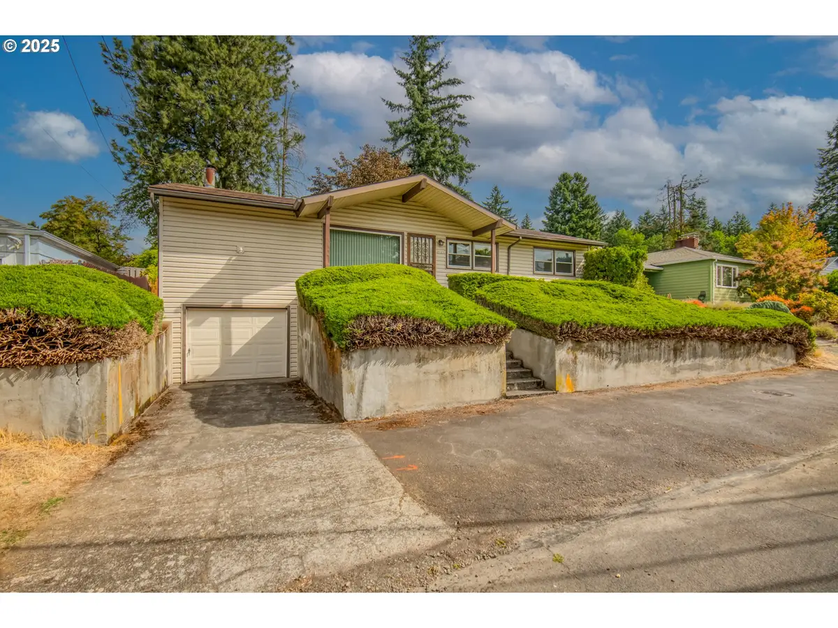 8625 NE Schuyler St, Portland, OR 97220 - Image #1