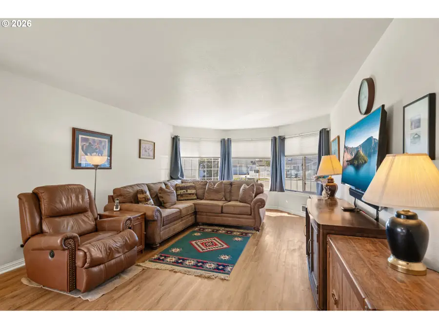 520 Velopa Ct, Brookings, OR 97415 - #2