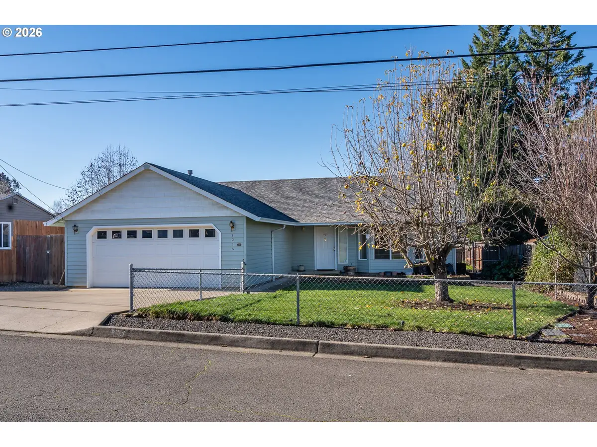 4216 Stella St, Roseburg, OR 97471 - Image #1