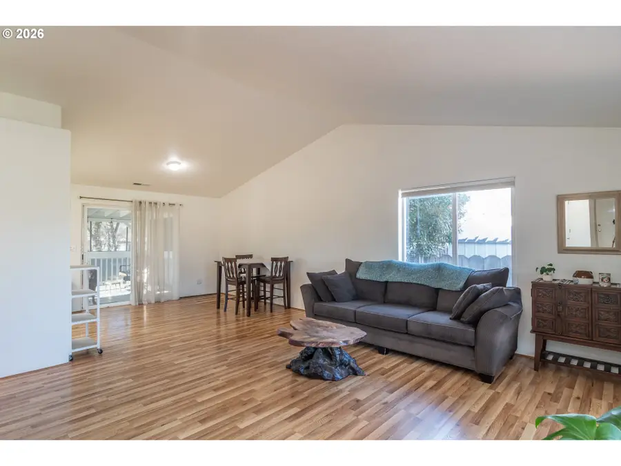 4216 Stella St, Roseburg, OR 97471 - Image #2