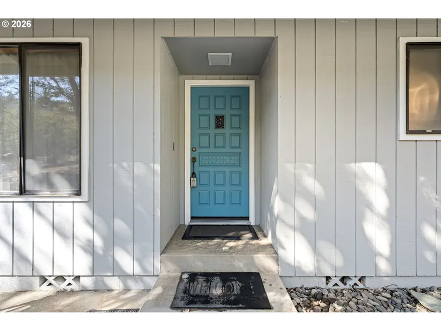 660 Elmar Dr, Winchester, OR 97495 - #3