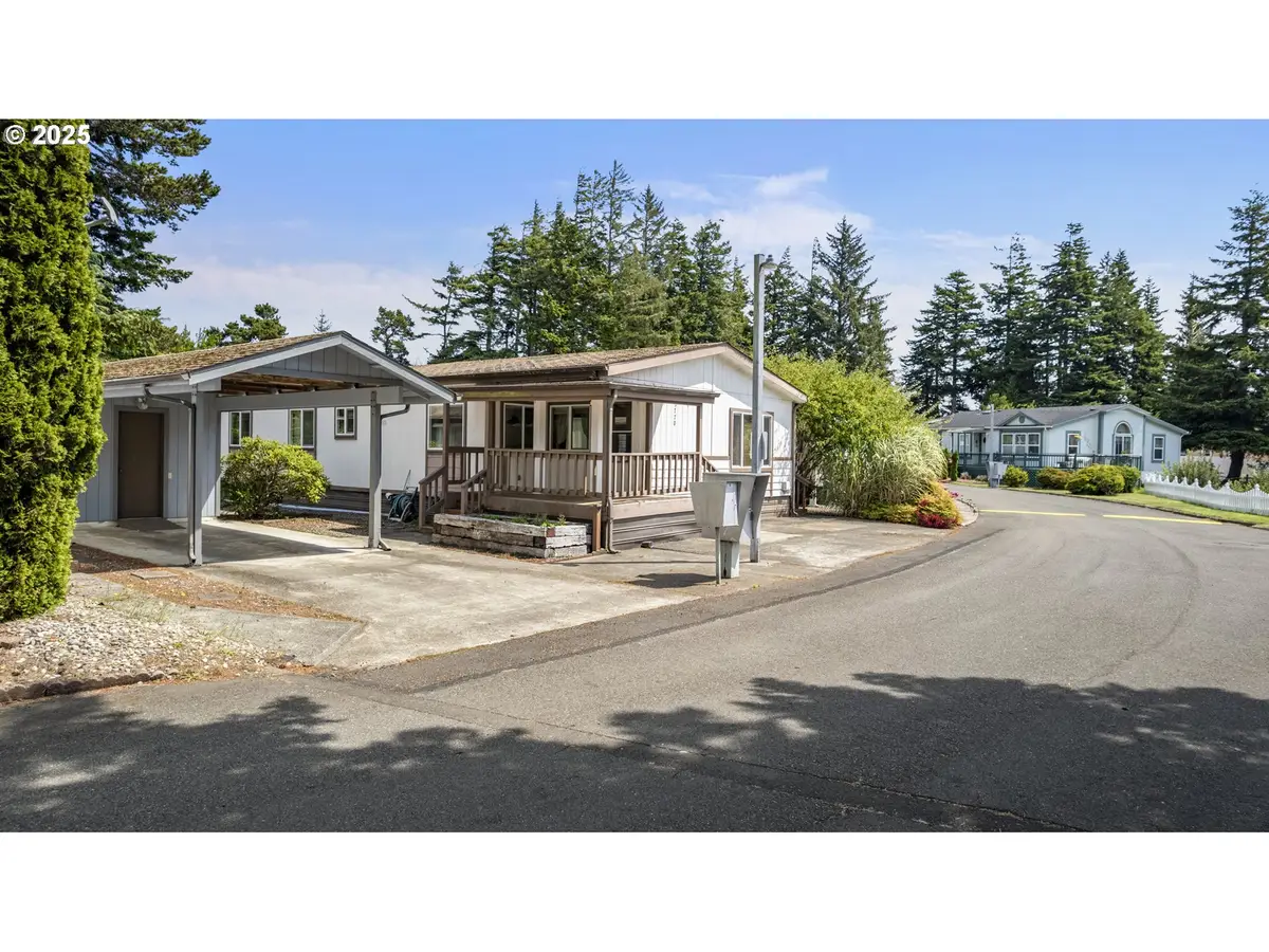 1770 Shorepines Dr, Coos Bay, OR 97420 - Image #1
