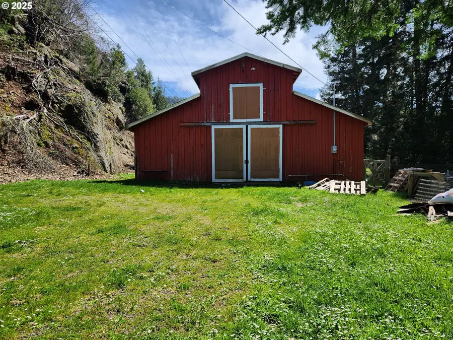 96512 Martin Ranch Rd, Brookings, OR 97415 - Image #2