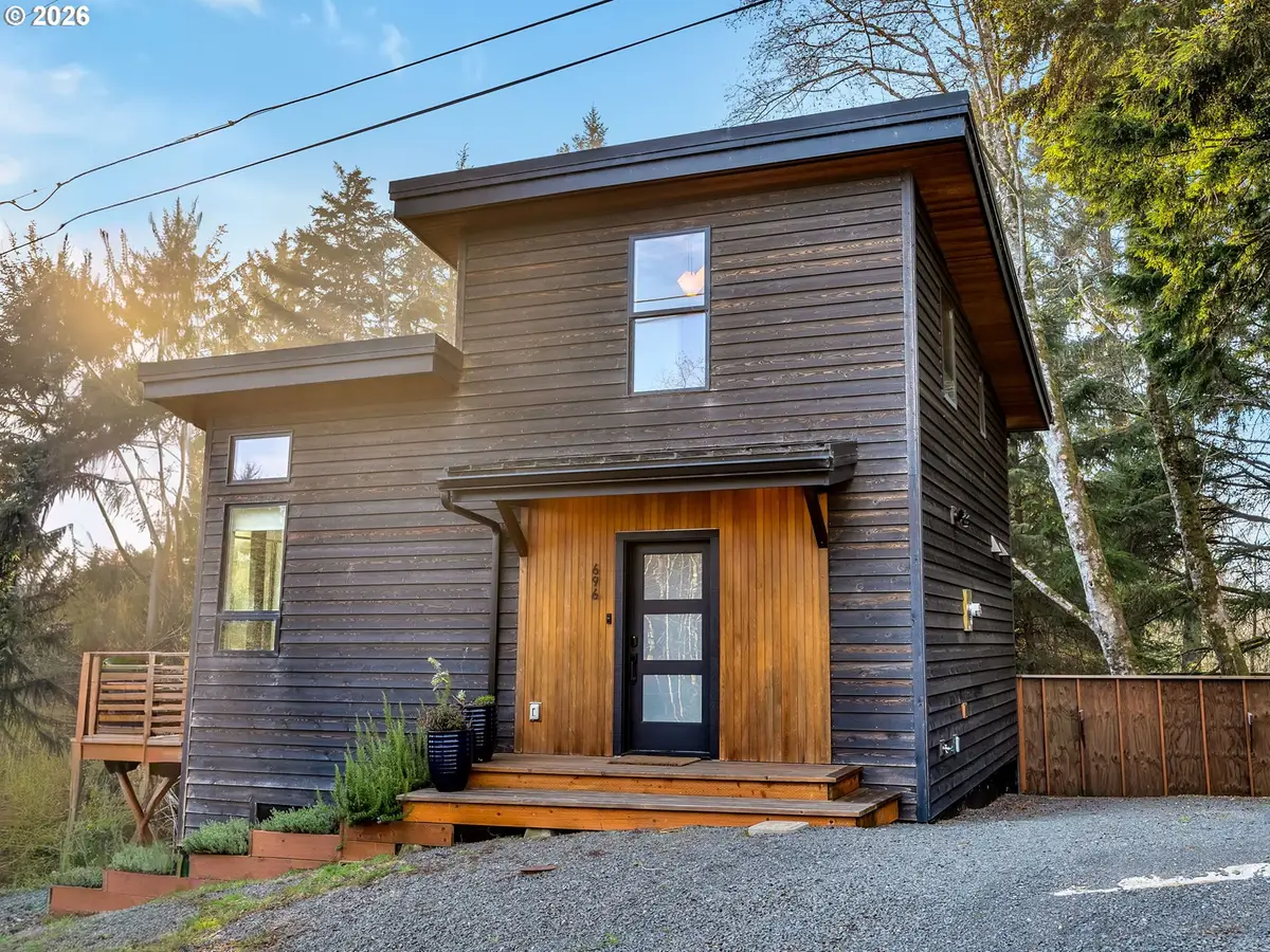 696 N Spruce St, Cannon Beach, OR 97110 - #1