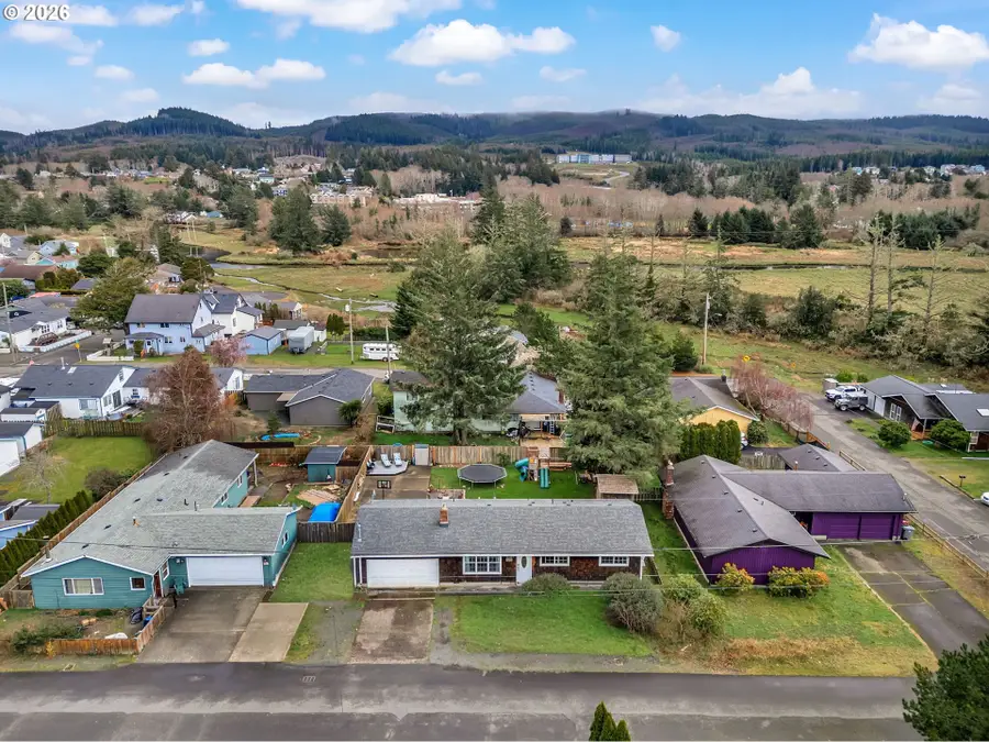 805 S King St, Seaside, OR 97138 - #3