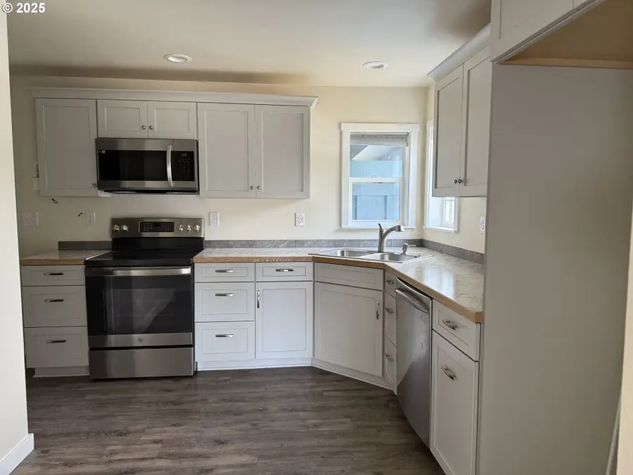 766 Hoffman St, Woodland, WA 98674 - #3