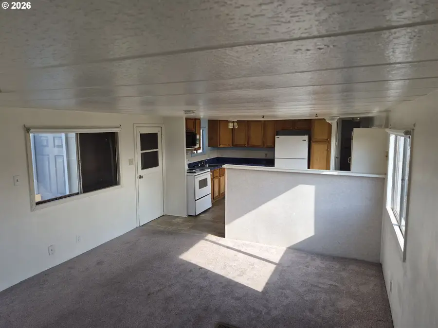 581 NE Alameda Ave #56, Roseburg, OR 97470 - #2