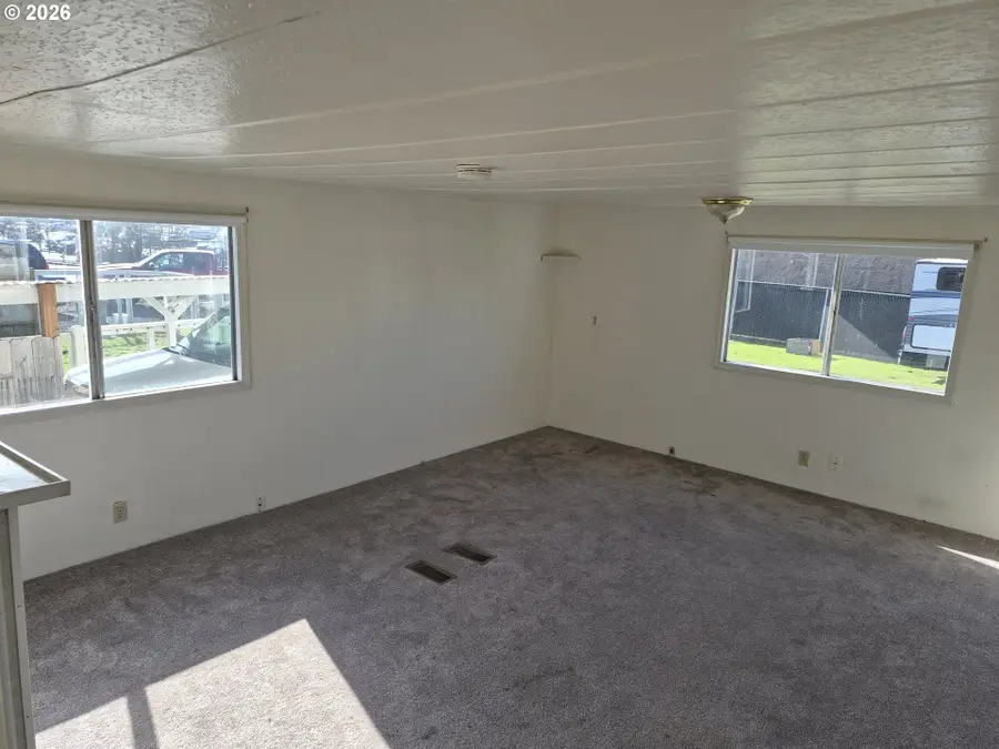 581 NE Alameda Ave #56, Roseburg, OR 97470 - #3