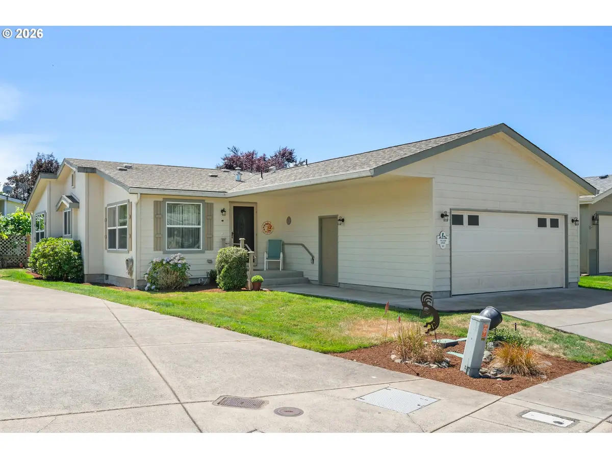 167 Village Dr, Cottage Grove, OR 97424 - #1