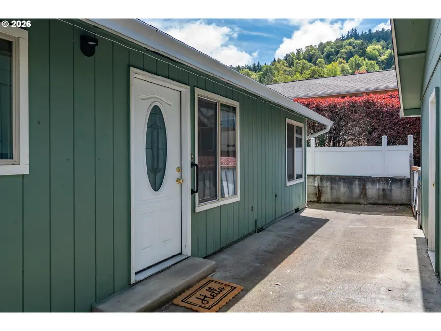 2731 W Lorraine Ave #9, Roseburg, OR 97471 - #2