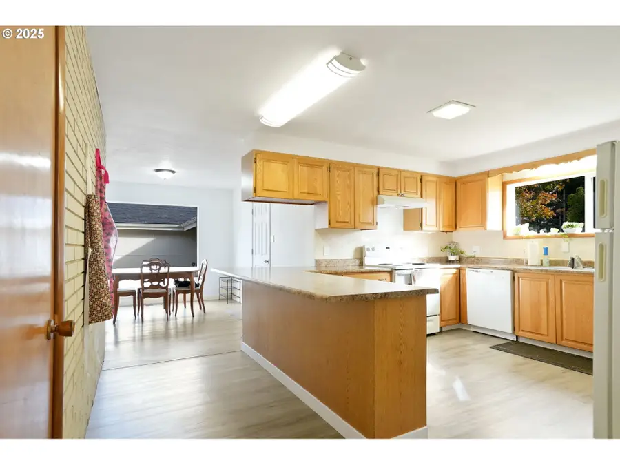 8975 S Pacific Hwy, Monmouth, OR 97361 - Image #3