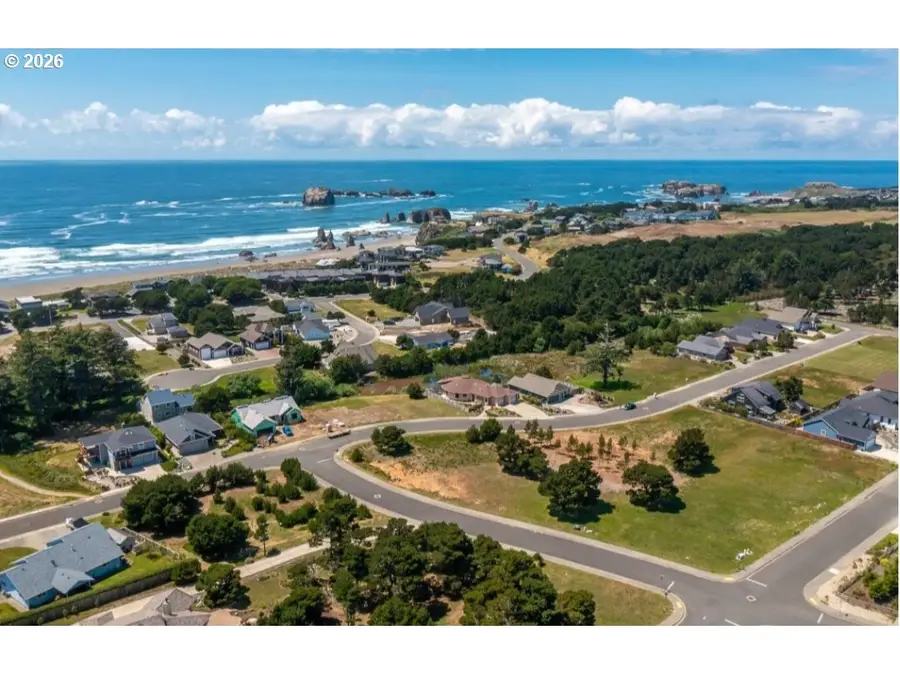 2754 Lincoln Ave #1, Bandon, OR 97411 - #3