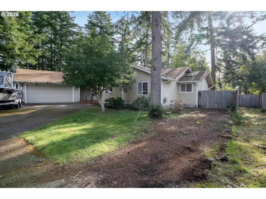 2356 N 22nd Ct, Florence, OR 97439 - #2