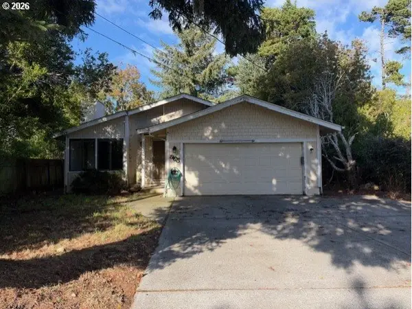 965 7th St, Florence, OR 97439