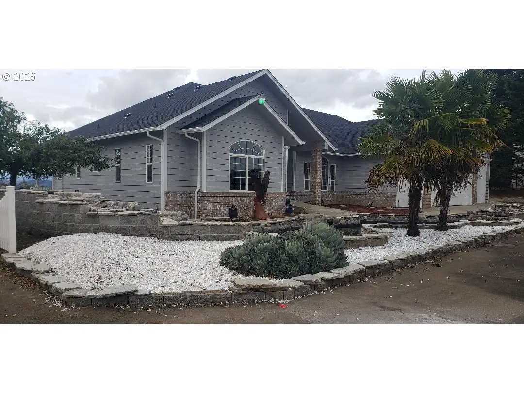 2984 NW Stacie Ct, Roseburg, OR 97471 - Image #1