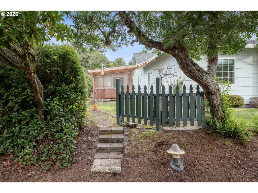 87909 Limpit Ln, Florence, OR 97439 - #3