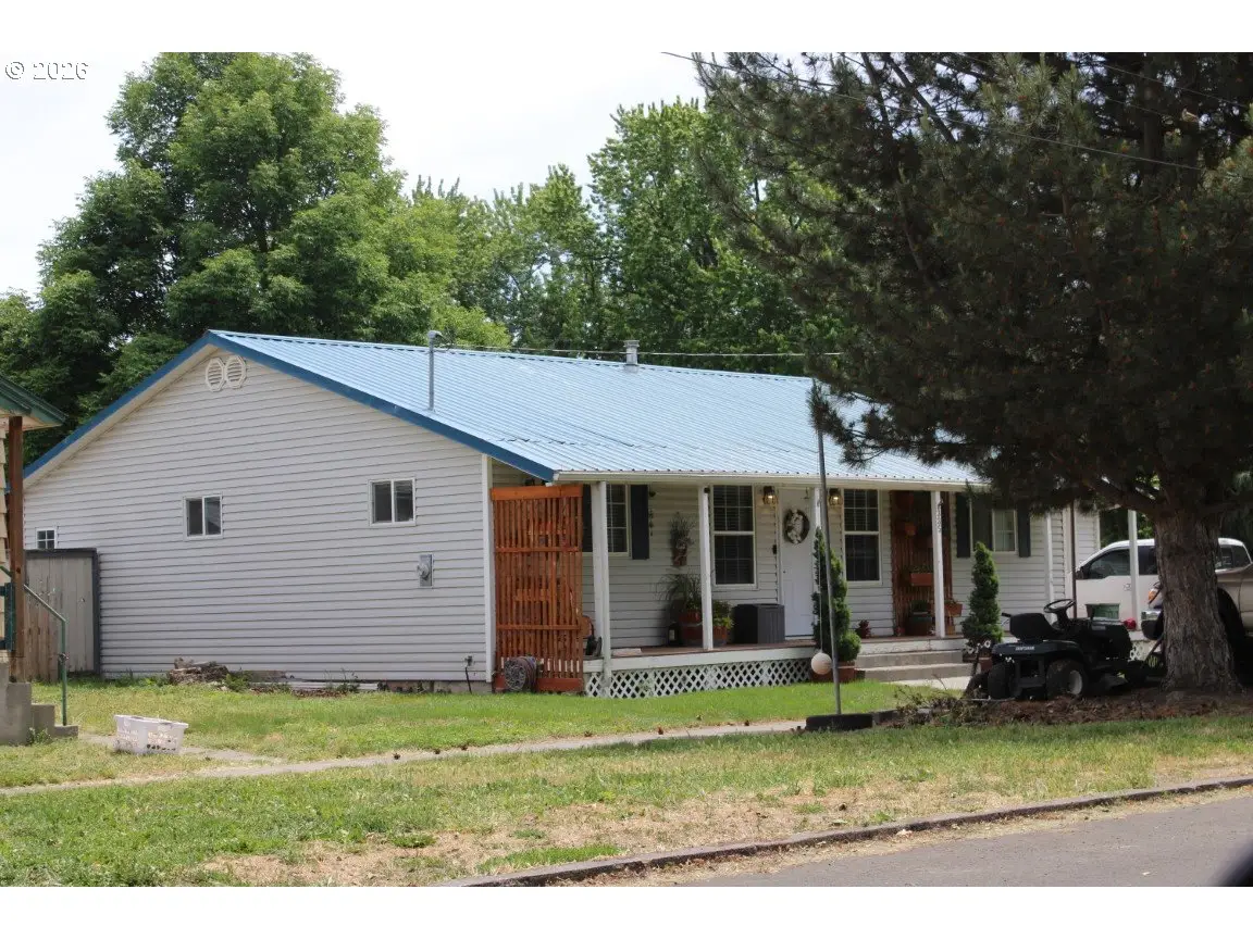 335 N 4th St, Athena, OR 97813 - #1