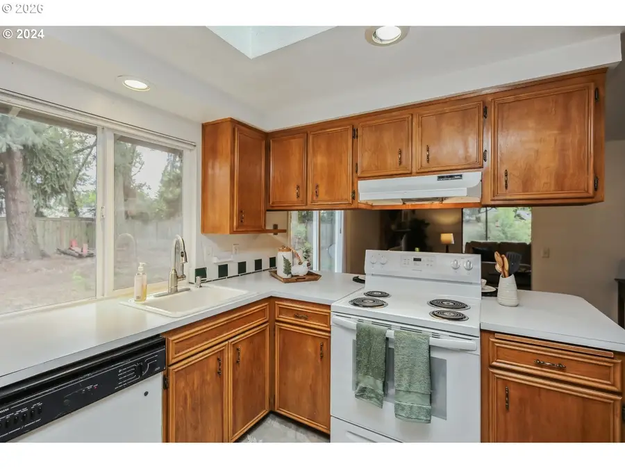 2420 Willona Dr, Eugene, OR 97408 - Image #2