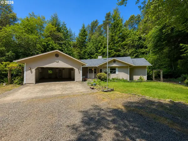 4830 Darlings Loop, Florence, OR 97439