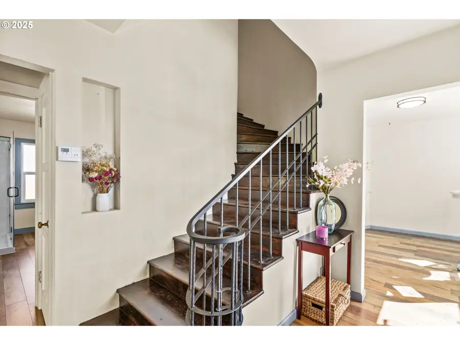 1548 NW Eden St, Roseburg, OR 97470 - Image #2