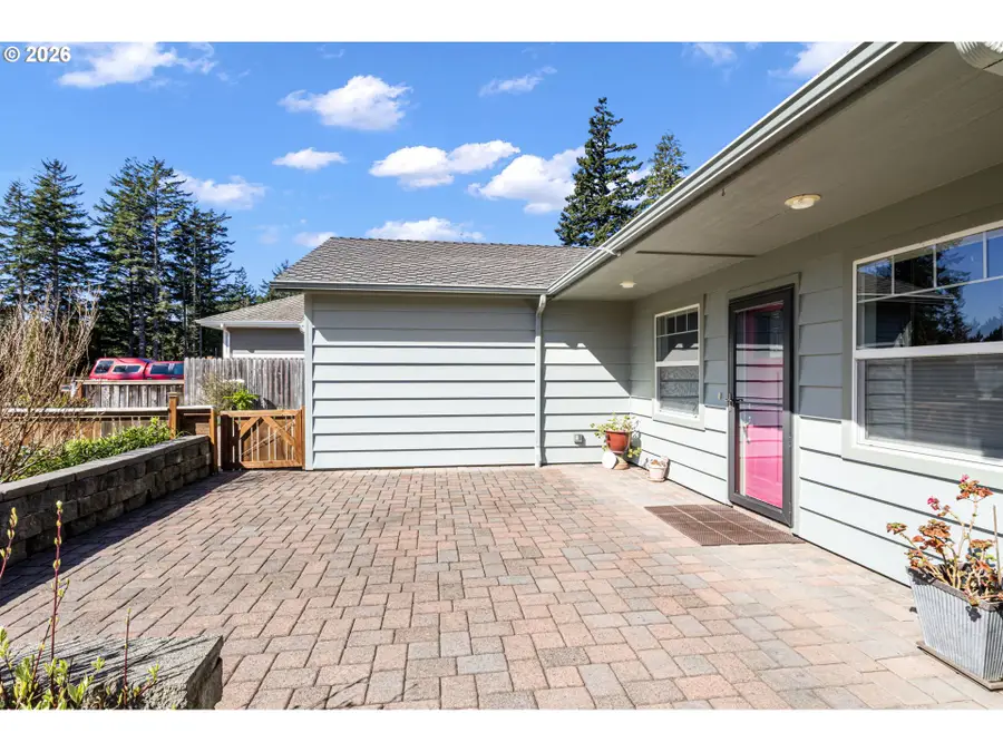 1155 12th Ct Se, Bandon, OR 97411 - #2