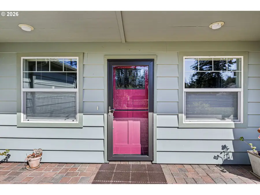 1155 12th Ct Se, Bandon, OR 97411 - #3