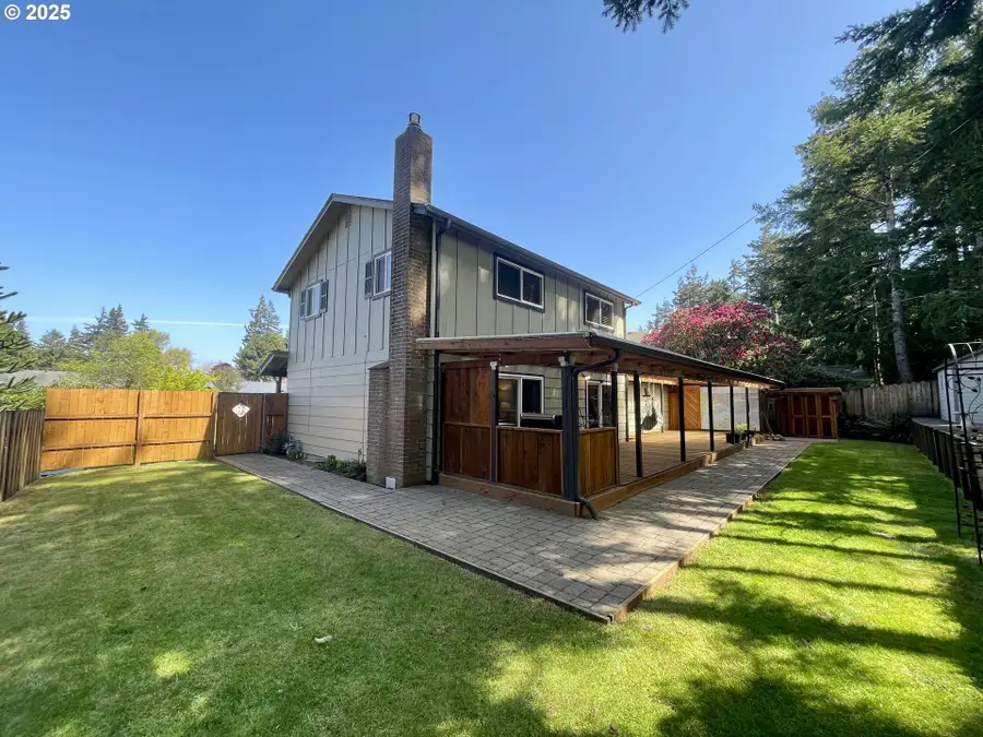 3851 Edgewood Dr, North Bend, OR 97459 - Image #2