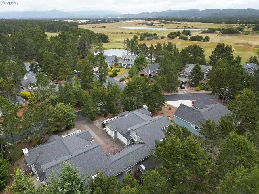 2013 Royal Saint George Dr, Florence, OR 97439 - #2
