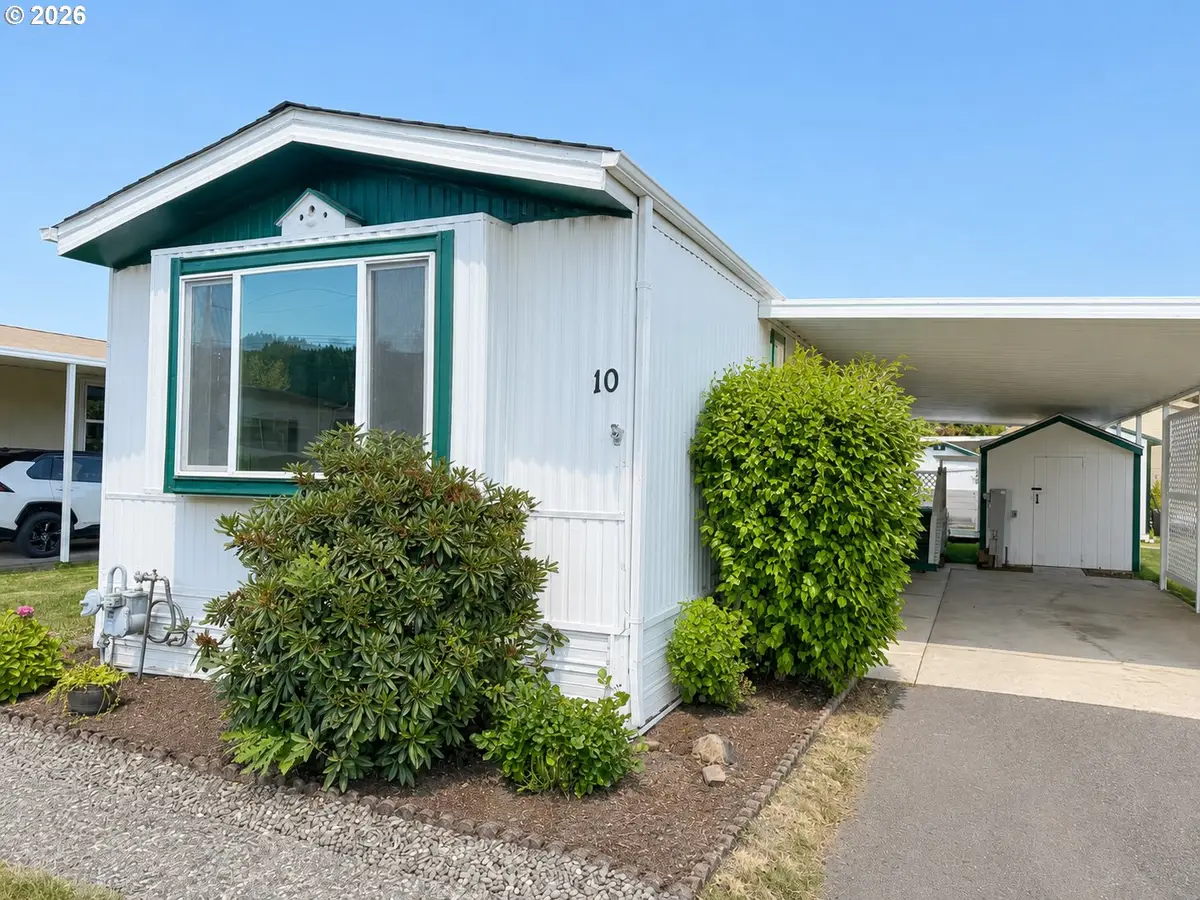 1200 E Central Ave #10, Sutherlin, OR 97479 - #1