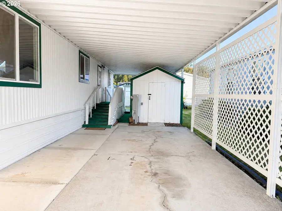1200 E Central Ave #10, Sutherlin, OR 97479 - #2