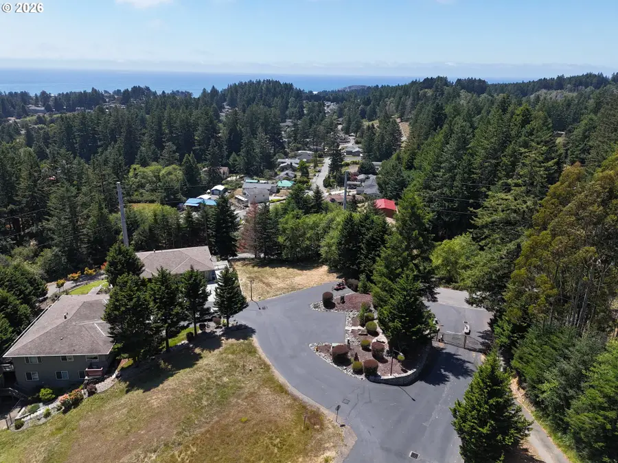 7774 Zoe Dr, Brookings, OR 97415 - #3