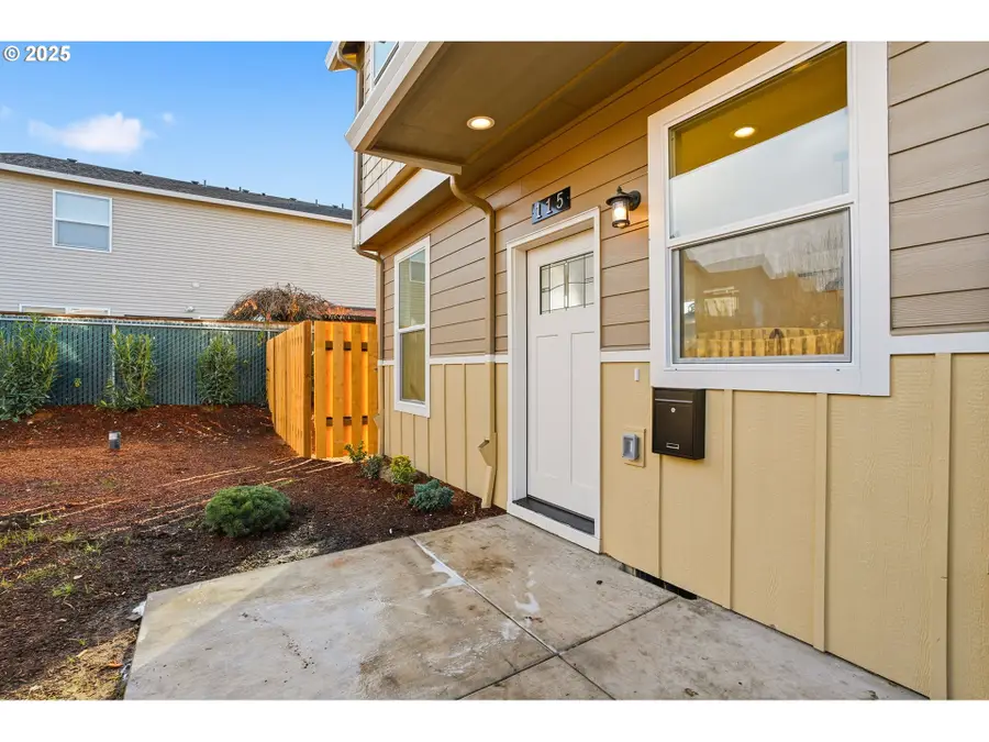 115 E Jersey St, Gladstone, OR 97027 - Image #2