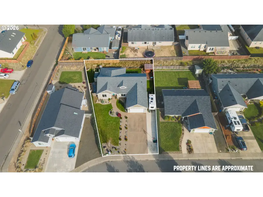 2025 Roosevelt Loop, North Bend, OR 97459 - #2